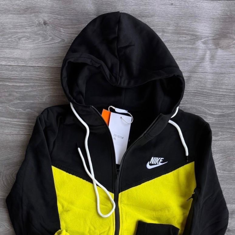 Nike tech , jeans, teeshirt et maillot de foot — vue 2