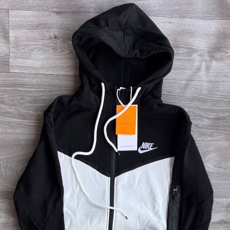 Nike tech , jeans, teeshirt et maillot de foot — vue 4