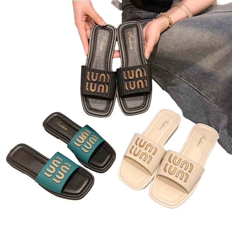 Sandales Plates Personnalisées Antidérapantes pour Femmes, Décoration Métallique Tendance, Plateforme Confortable et Résistante pour l'Été — vue 2