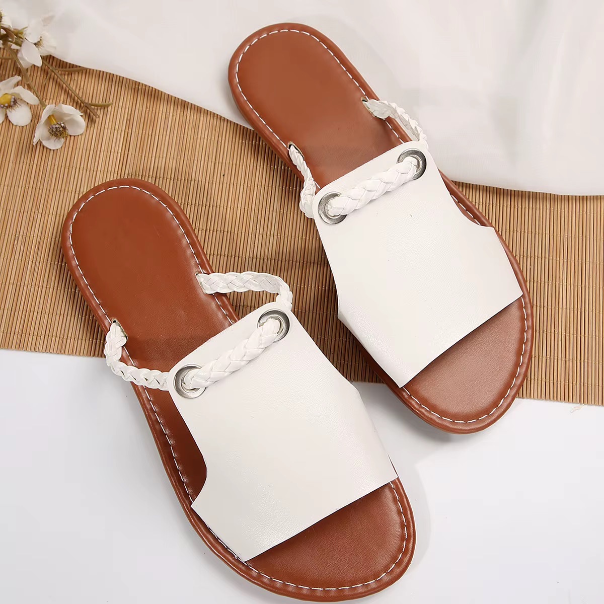 Sandales compensées tendance été 2024 pour femme, grande taille, à bout ouvert, couleur unie, dessus en PU, semelle extérieure en caoutchouc, pour la plage et le quotidien — vue 3