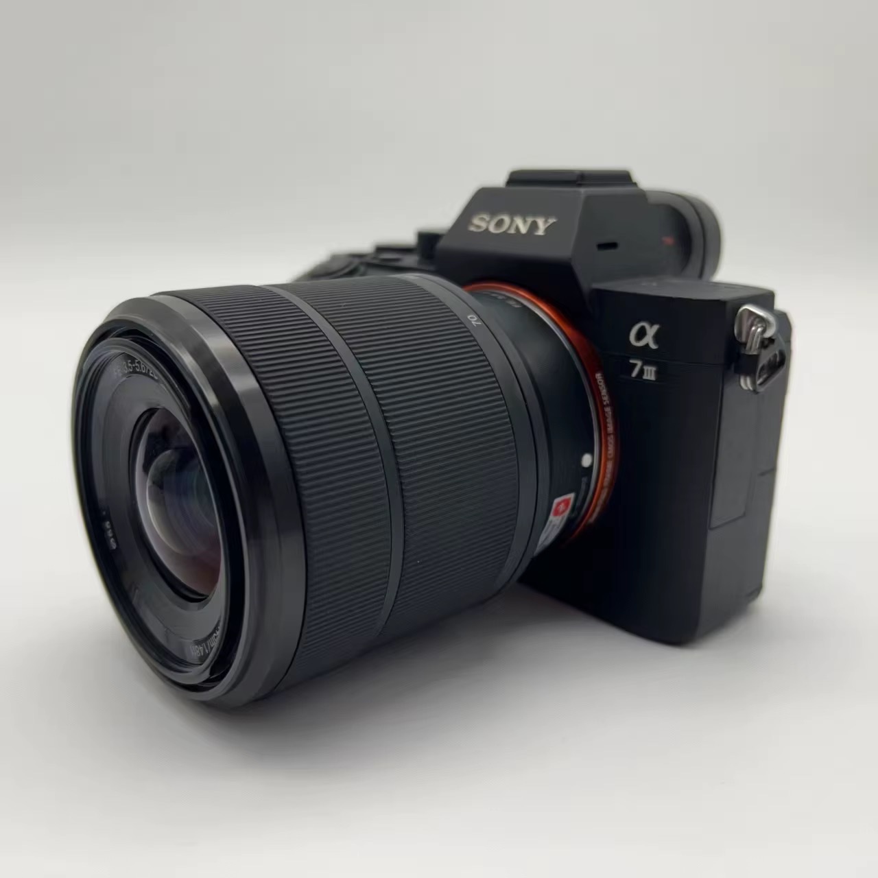 Appareil photo plein format Sony Alpha 7 III A7M3 en gros avec objectif 28-70mm OSS, 24,2MP, 4K HDR, 693 AF, double emplacement pour carte, version professionnelle en vrac — vue 2