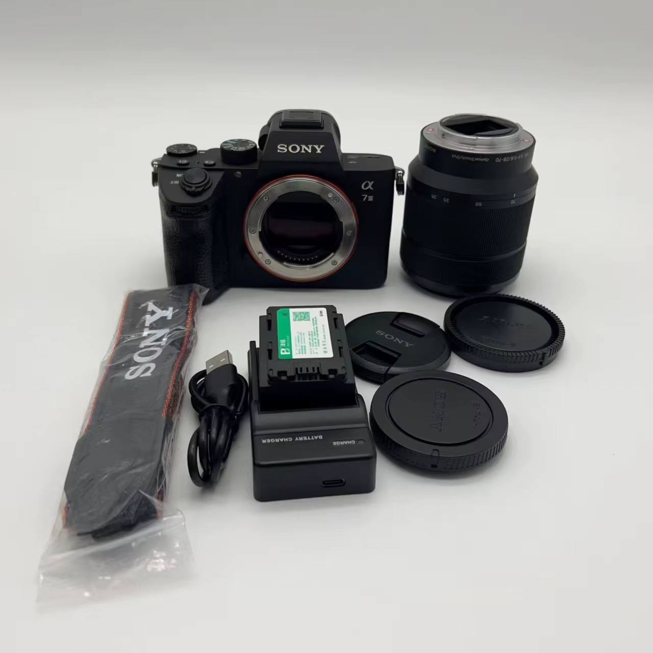 Appareil photo plein format Sony Alpha 7 III A7M3 en gros avec objectif 28-70mm OSS, 24,2MP, 4K HDR, 693 AF, double emplacement pour carte, version professionnelle en vrac — vue 3